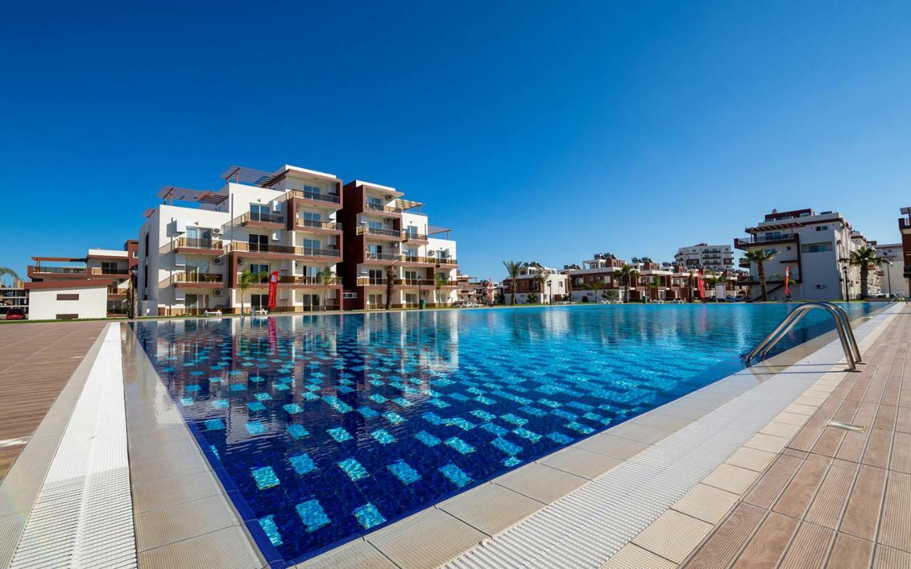 Long Beach Holiday Apartments Trikomo Luaran gambar