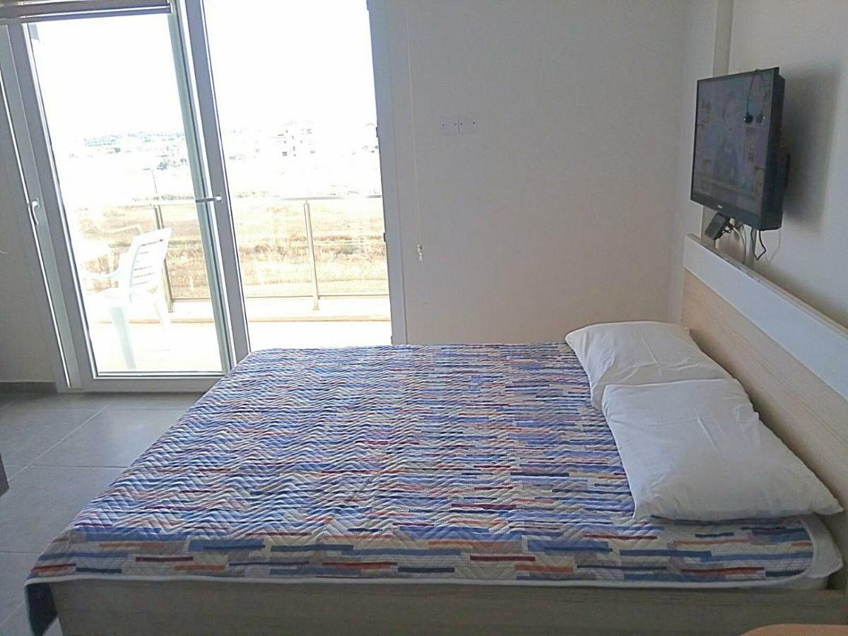 Long Beach Holiday Apartments Trikomo Luaran gambar