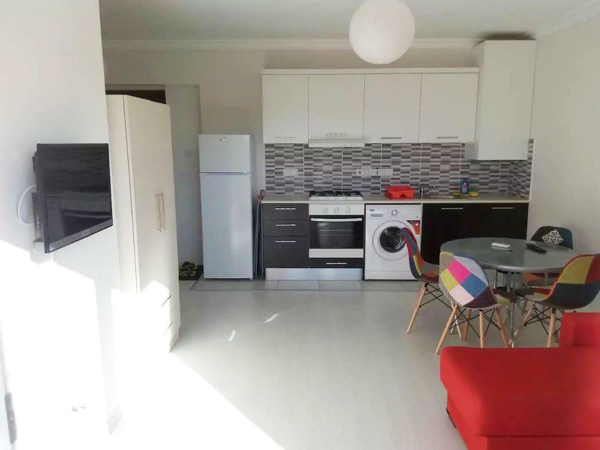 Long Beach Holiday Apartments Trikomo Luaran gambar
