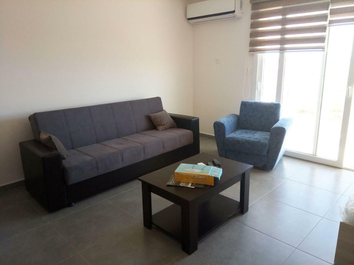 Long Beach Holiday Apartments Trikomo Luaran gambar