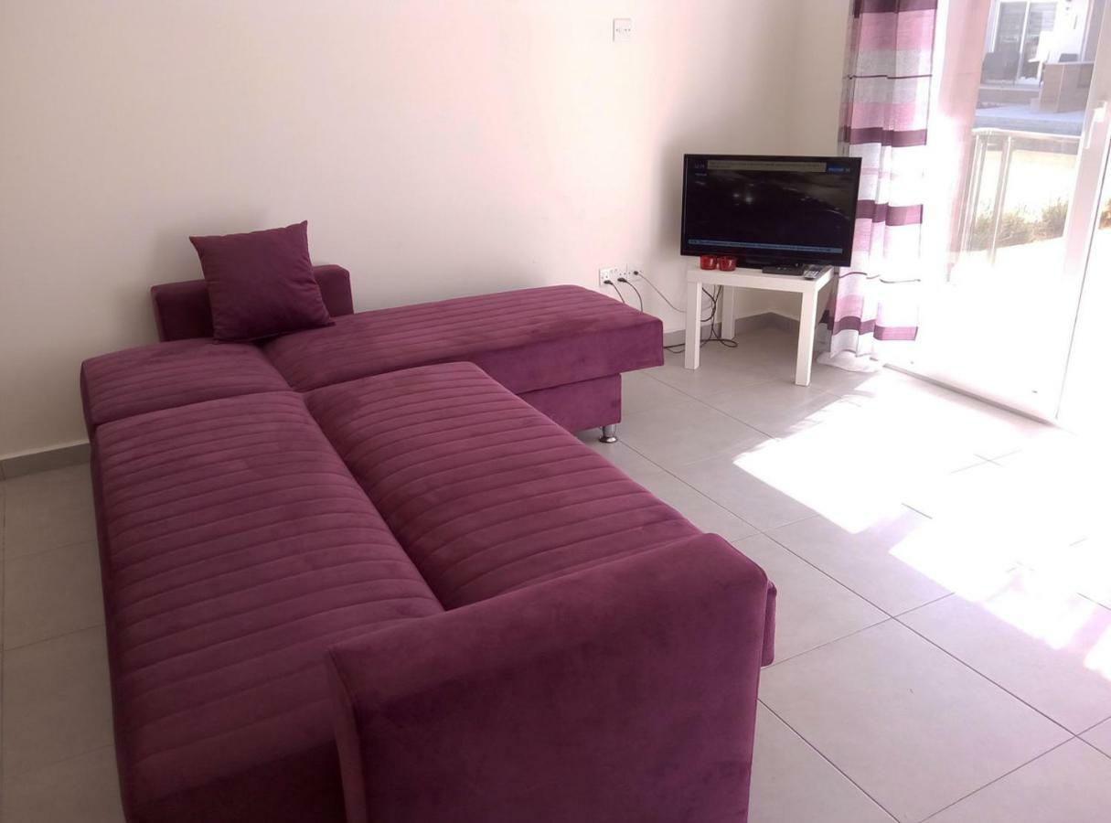 Long Beach Holiday Apartments Trikomo Luaran gambar