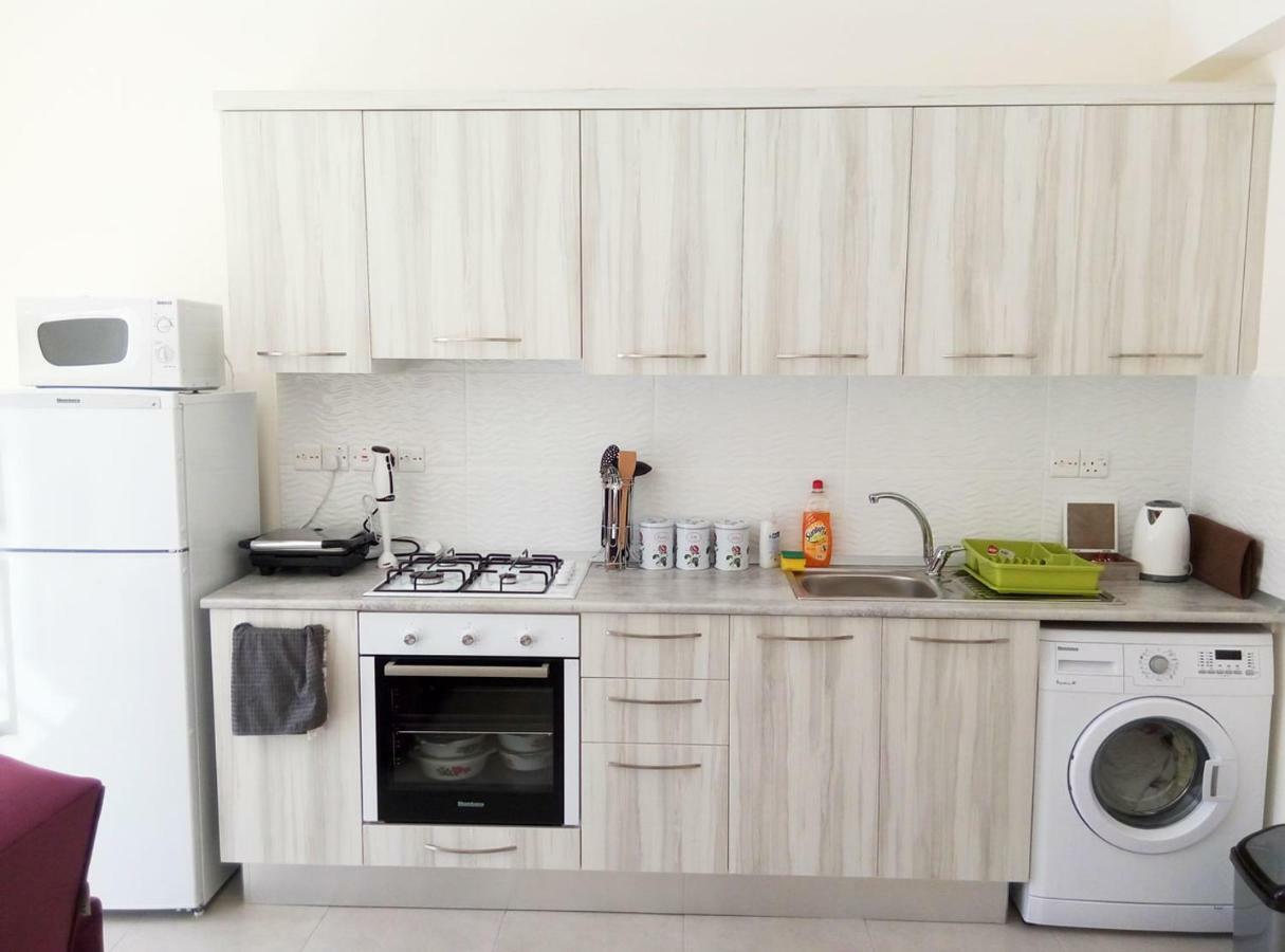 Long Beach Holiday Apartments Trikomo Luaran gambar