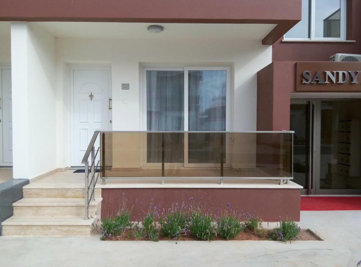 Long Beach Holiday Apartments Trikomo Luaran gambar