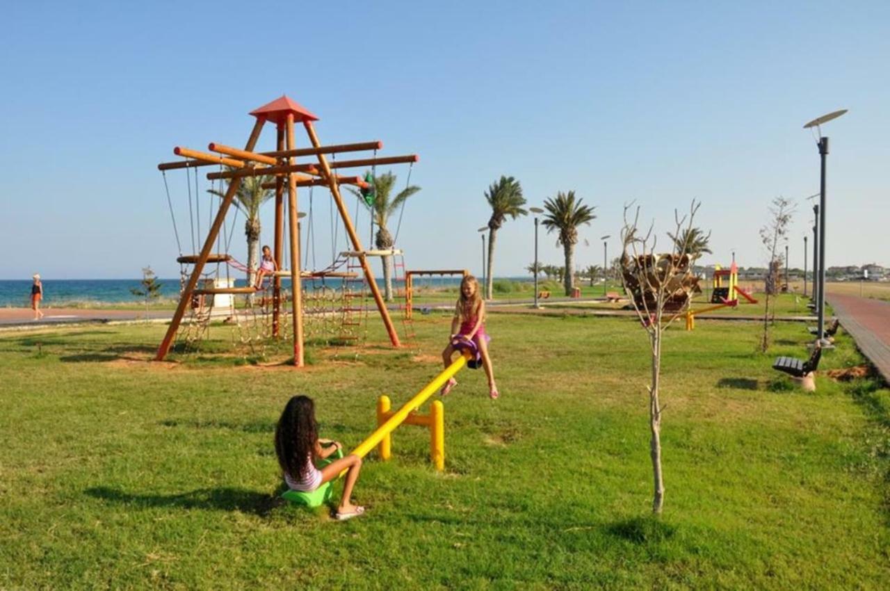 Long Beach Holiday Apartments Trikomo Luaran gambar