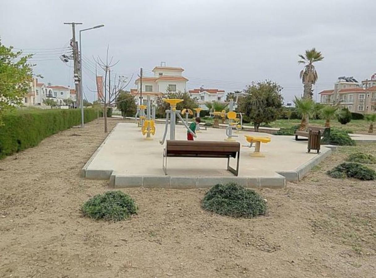 Long Beach Holiday Apartments Trikomo Luaran gambar