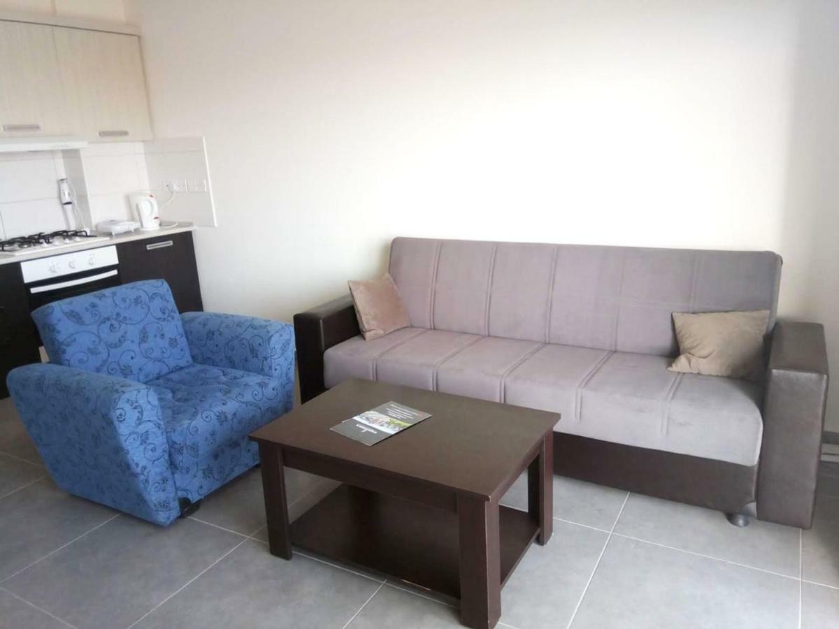 Long Beach Holiday Apartments Trikomo Luaran gambar