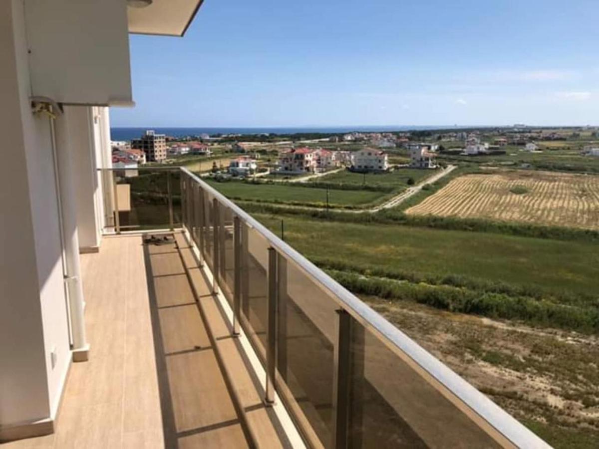 Long Beach Holiday Apartments Trikomo Luaran gambar